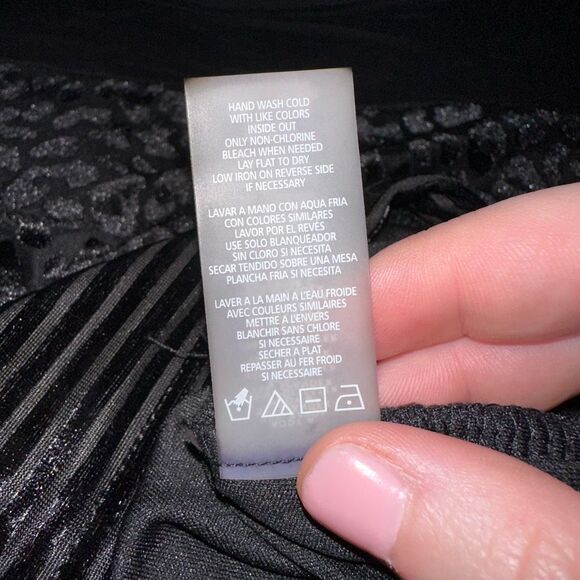 Calvin Klein Women’s Black Velvet Pattern Tee Large NWOT - Picture 8 of 12